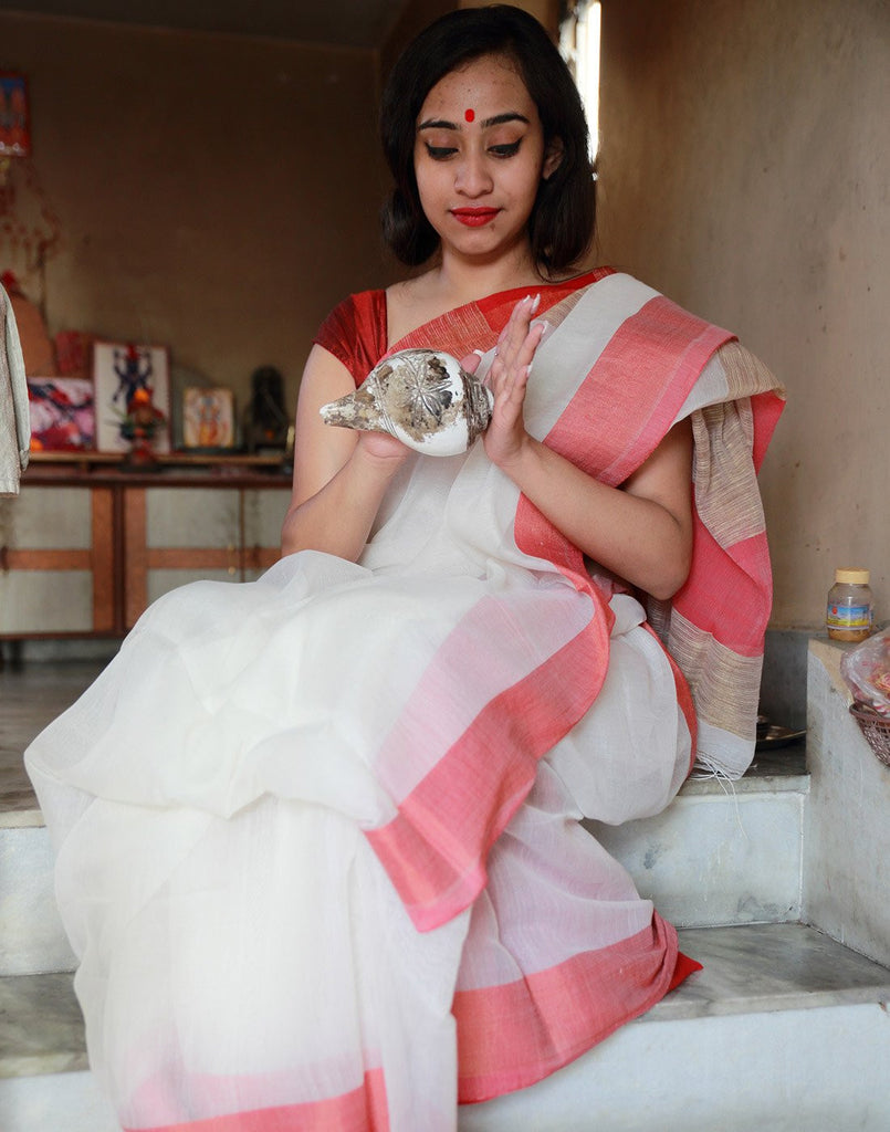 White And Red Muslin Saree With Geecha Pallu