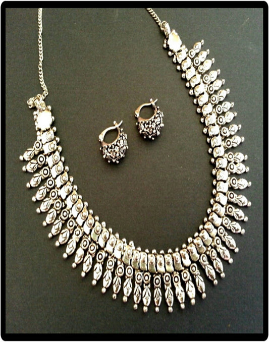 Classic Necklace Set