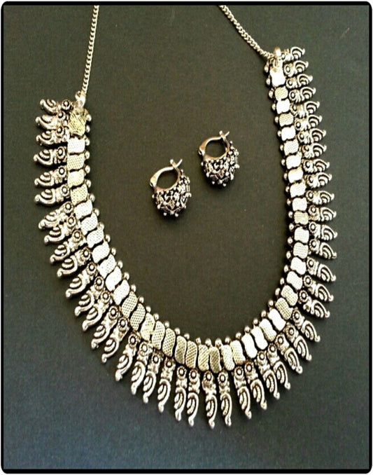 Classic Necklace Set