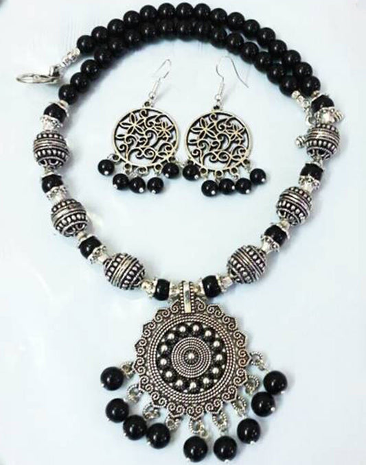 Geru With Black Bead Set