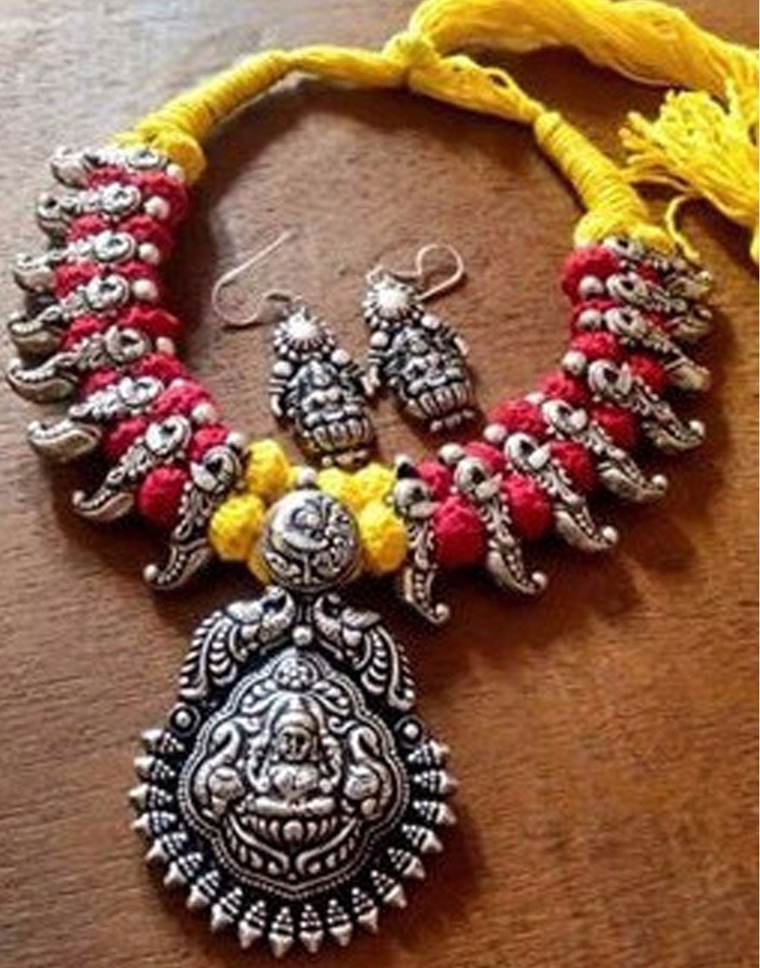 Thread Lakshmi Pendent Set